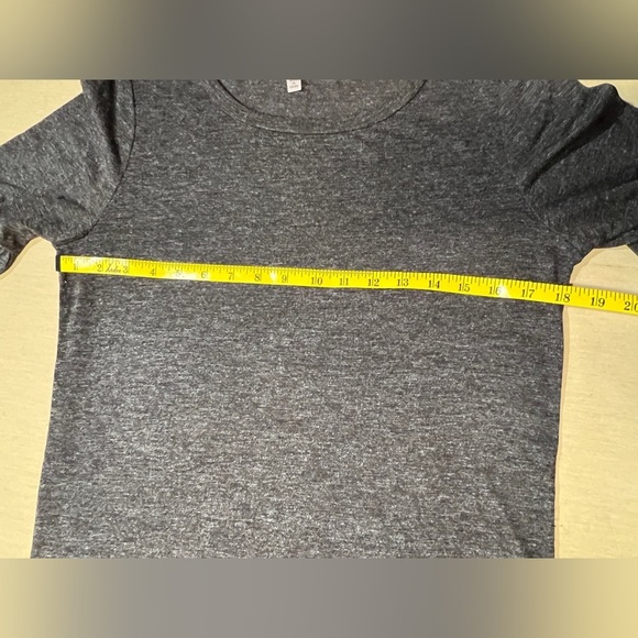 🛍️HARLOW & ROSE Gray embroidered balloon sleeve blouse size S. - Picture 11 of 12